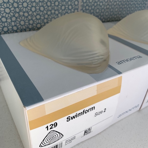 Pair Of Amoena Style 129 Swimform Triangle Breast Form Mastectomy Prosthesis - Picture 3 of 4